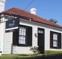 Alice's Cottages - Redcliffe Tourism