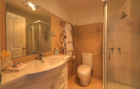 Sheer Pleasure Accommodation - Redcliffe Tourism 16