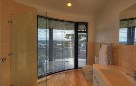 Sheer Pleasure Accommodation - Redcliffe Tourism 2