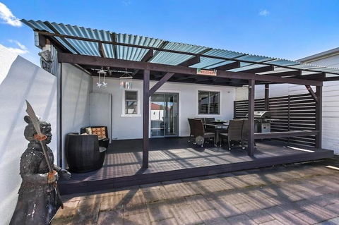 Ruby Soho Villas - Redcliffe Tourism 3