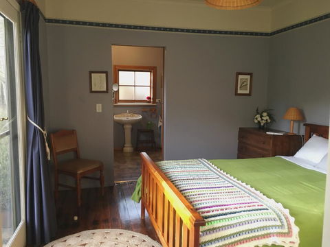 Walnut Cottage - Redcliffe Tourism 1