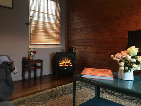 Walnut Cottage - Redcliffe Tourism 2