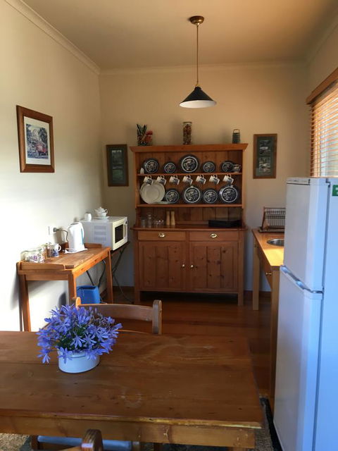 Walnut Cottage - Redcliffe Tourism 3