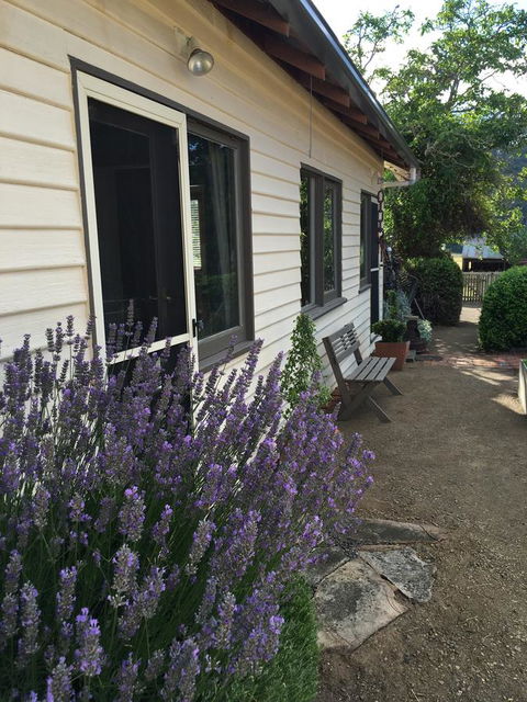Walnut Cottage - Redcliffe Tourism 0