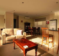 Hobart Villa - Redcliffe Tourism