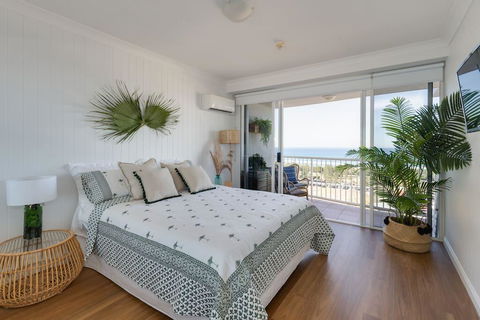 NEW Beautiful 2 Bed Ocean Views In Broadbeach - Redcliffe Tourism 0