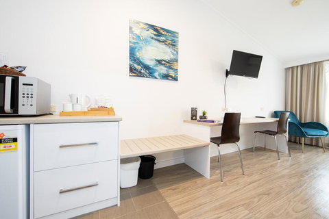 New England Motor Lodge - Redcliffe Tourism 2