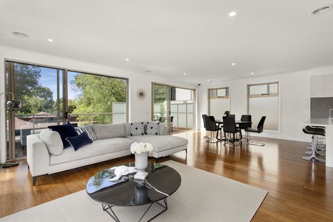 NEW Inner Melb Luxury Modern Grand Holiday House - Great Location, Wifi, Parking - Redcliffe Tourism 1