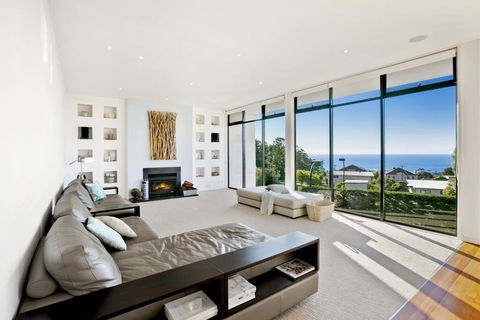 Newhaven Luxury Family Home With Bay Views, Large Pool, Jacuzzi, Tennis Court, Playground - Redcliffe Tourism 3