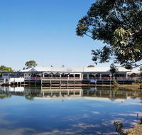 Nightcap at Waterfront Hotel - Redcliffe Tourism