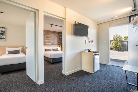 Nightcap At Westside Hotel - Redcliffe Tourism 3