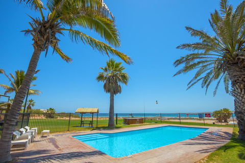 Ningaloo Reef Resort - Redcliffe Tourism 0