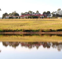Noble Willow Studio Lovedale. Spacious with views and pool - Redcliffe Tourism