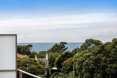 NORTH POINT RETREAT - MORNINGTON - Redcliffe Tourism 2