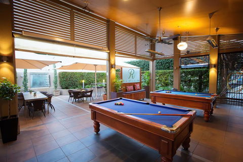 O'Shea's Royal Hotel - Redcliffe Tourism 0