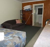 Oakridge Motel Tourist Park - Redcliffe Tourism