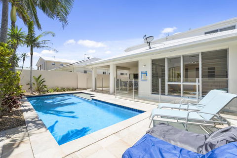 Ocean Blue On Salt Beach - Redcliffe Tourism 3