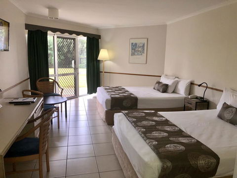 Ocean International Hotel - Redcliffe Tourism 1