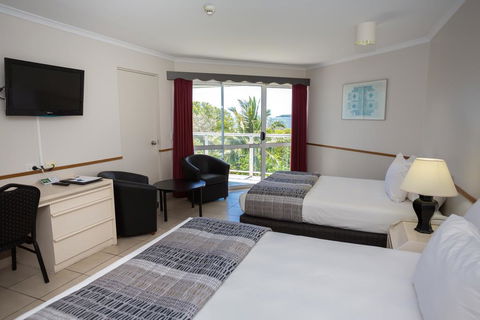 Ocean International Hotel - Redcliffe Tourism 3