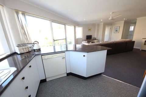 Ocean Shores Unit 11 At South West Rocks - Redcliffe Tourism 1