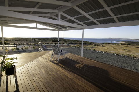 Ocean View Retreat - Redcliffe Tourism 1
