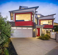 Ocean View Luxury Beachfront - Redcliffe Tourism