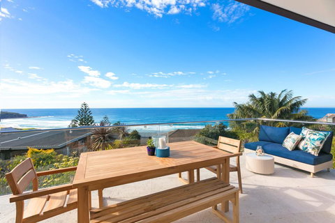 Ocean Vista Luxury Home At Curl Curl - Redcliffe Tourism 1