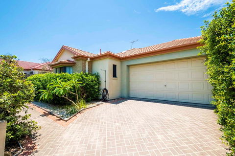 Oceania 11 - Redcliffe Tourism 0