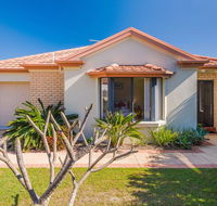 Oceania Cottage - LJHooker Yamba - Redcliffe Tourism