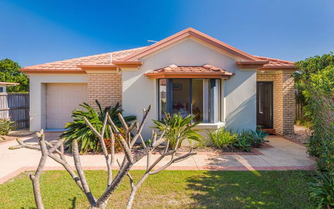 Oceania Cottage - LJHooker Yamba - Redcliffe Tourism 0