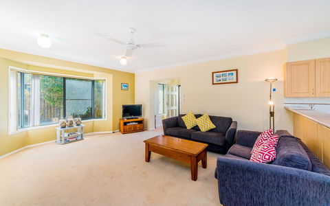 Oceania Cottage - LJHooker Yamba - Redcliffe Tourism 2
