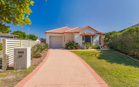 Oceania Cottage - LJHooker Yamba - Redcliffe Tourism 1