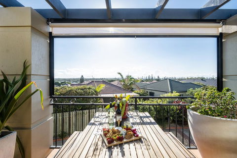 Oceanside - Redcliffe Tourism 2