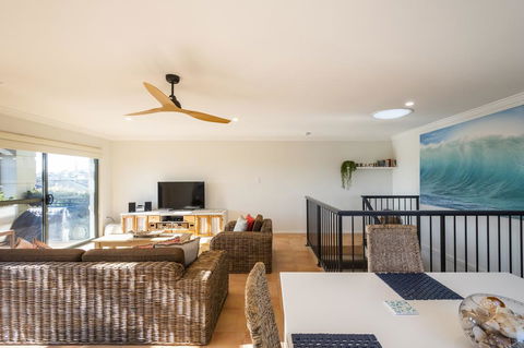 Oceanside - Redcliffe Tourism 3