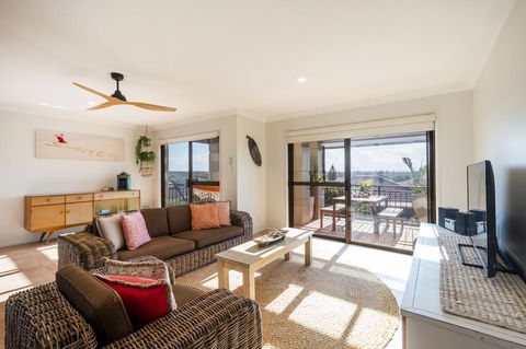 Oceanside - Redcliffe Tourism 0