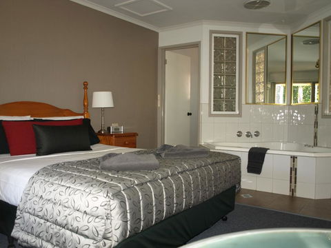 Old Coach Motor Inn Echuca - Redcliffe Tourism 2