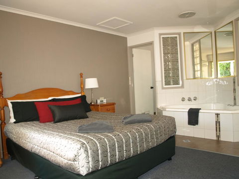 Old Coach Motor Inn Echuca - Redcliffe Tourism 1