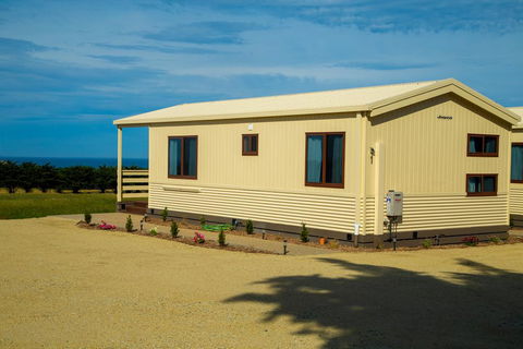 OMARU FARM STAY - Redcliffe Tourism 0