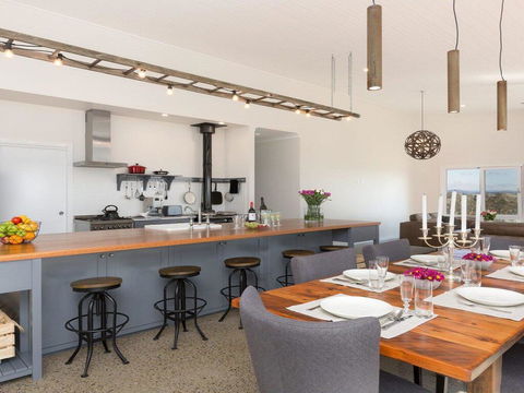 On A Hill - Modern Country Home Near Braidwood - Redcliffe Tourism 0