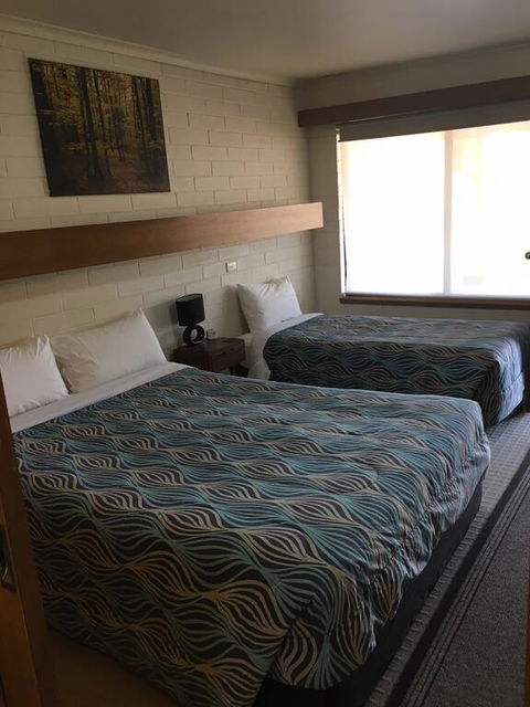 Orana Motor Inn - Redcliffe Tourism 1