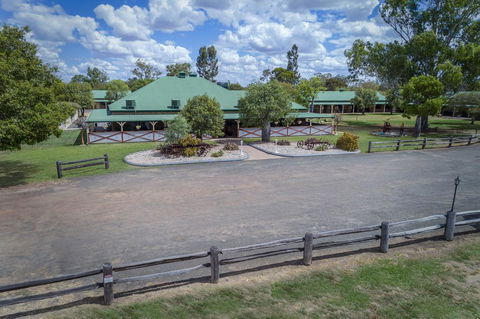Overlander Homestead Motel - Redcliffe Tourism 3