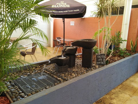 Overlander Hotel - Redcliffe Tourism 1