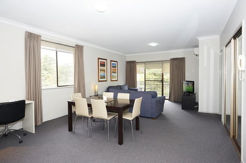 Oxley Court Serviced Apartments - Redcliffe Tourism 2