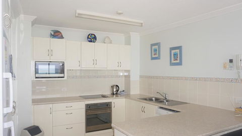 Pacific Surf Absolute Beachfront Apartments - Redcliffe Tourism 2