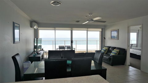 Pacific Surf Absolute Beachfront Apartments - Redcliffe Tourism 3