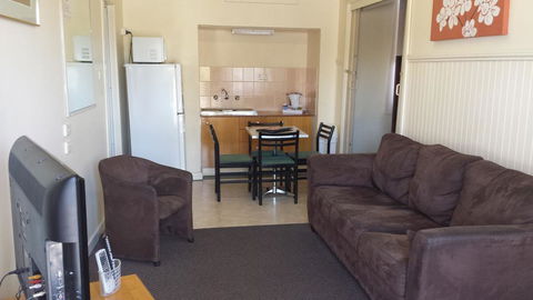 Paddle Steamer Motel - Redcliffe Tourism 1