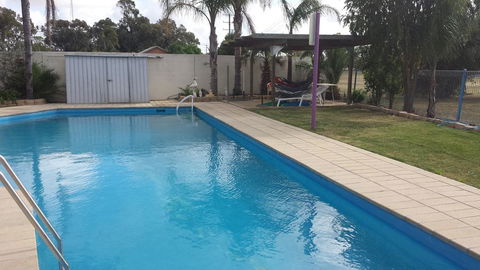 Paddle Steamer Motel - Redcliffe Tourism 0
