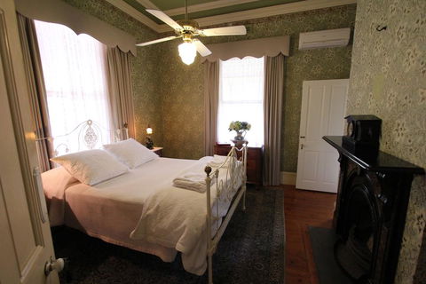 Palm House - Redcliffe Tourism 3