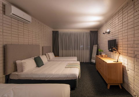 Palms Hotel - Redcliffe Tourism 3