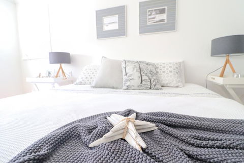Palms Studio Apartment At Raffetys Resort - Redcliffe Tourism 0
